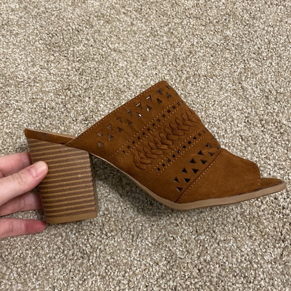 QUPID brown slip on peep toe heel sandals - Picture 4 of 6